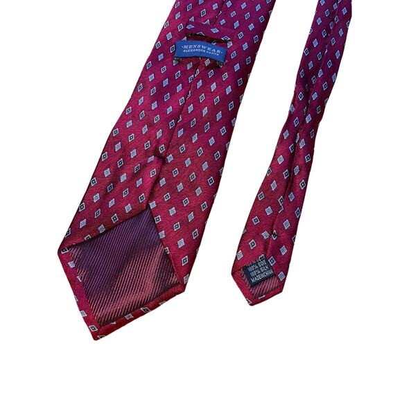 Alexander Lloyd 100% Silk Red Tie - Picture 2 of 3
